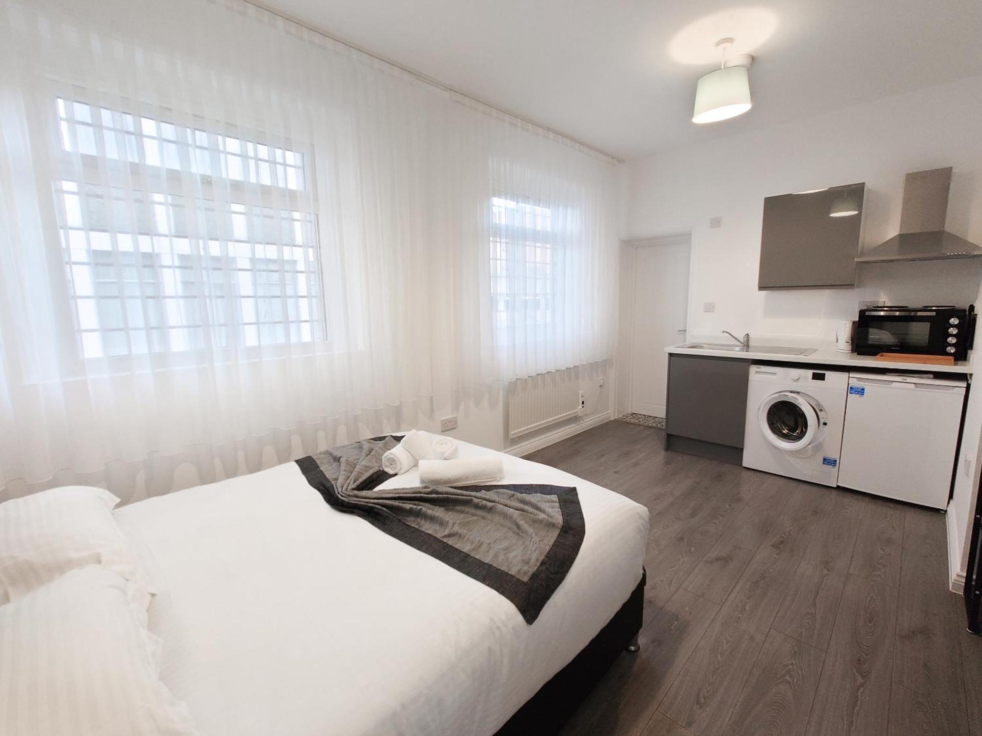 Centra Station Apartment London Exterior photo